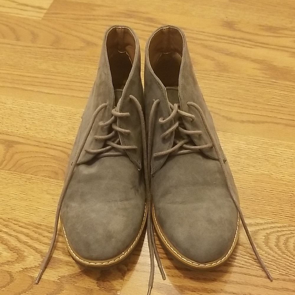 Old Navy Men's Taupe Chukka Boots